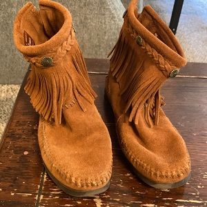 Minnetonka leather moccasin booties size 6
